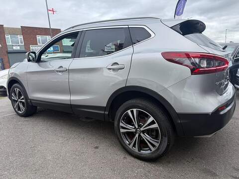 Nissan Qashqai 1.2 DIG-T N-Connecta SUV 5dr Petrol Manual Euro 6 (s/s) (115 ps) - U742