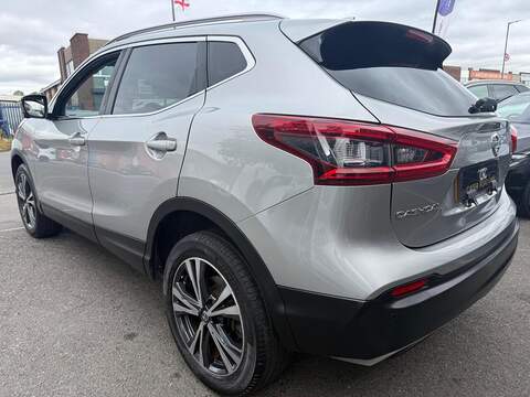 Nissan Qashqai 1.2 DIG-T N-Connecta SUV 5dr Petrol Manual Euro 6 (s/s) (115 ps) - U742