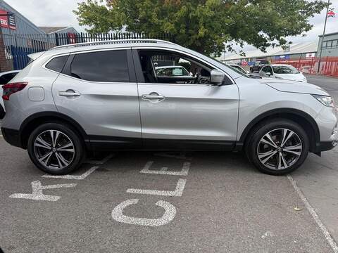 Nissan Qashqai 1.2 DIG-T N-Connecta SUV 5dr Petrol Manual Euro 6 (s/s) (115 ps) - U742