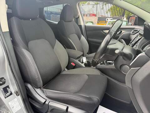 Nissan Qashqai 1.2 DIG-T N-Connecta SUV 5dr Petrol Manual Euro 6 (s/s) (115 ps) - U742