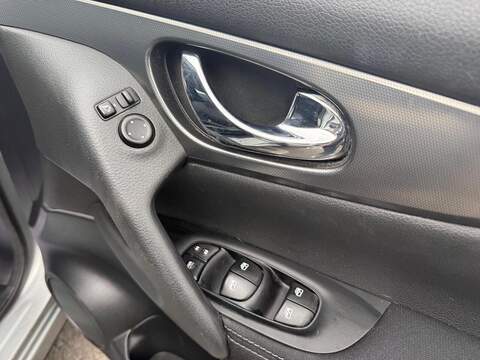 Nissan Qashqai 1.2 DIG-T N-Connecta SUV 5dr Petrol Manual Euro 6 (s/s) (115 ps) - U742