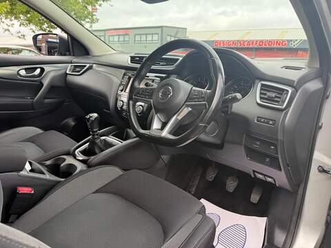 Nissan Qashqai 1.2 DIG-T N-Connecta SUV 5dr Petrol Manual Euro 6 (s/s) (115 ps) - U742