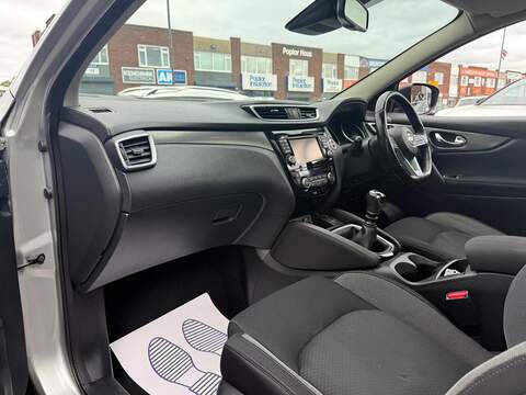 Nissan Qashqai 1.2 DIG-T N-Connecta SUV 5dr Petrol Manual Euro 6 (s/s) (115 ps) - U742