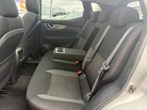 Nissan Qashqai 1.2 DIG-T N-Connecta SUV 5dr Petrol Manual Euro 6 (s/s) (115 ps) - U742