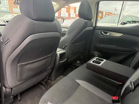Nissan Qashqai 1.2 DIG-T N-Connecta SUV 5dr Petrol Manual Euro 6 (s/s) (115 ps) - U742