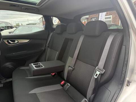 Nissan Qashqai 1.2 DIG-T N-Connecta SUV 5dr Petrol Manual Euro 6 (s/s) (115 ps) - U742
