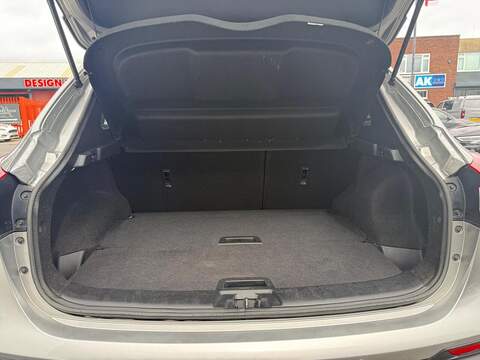 Nissan Qashqai 1.2 DIG-T N-Connecta SUV 5dr Petrol Manual Euro 6 (s/s) (115 ps) - U742