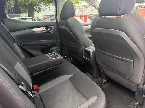Nissan Qashqai 1.2 DIG-T N-Connecta SUV 5dr Petrol Manual Euro 6 (s/s) (115 ps) - U742