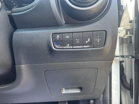 Hyundai KONA 64kWh Premium SE SUV 5dr Electric Auto (7kW Charger) (204 ps) - U752