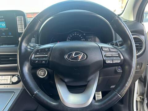 Hyundai KONA 64kWh Premium SE SUV 5dr Electric Auto (7kW Charger) (204 ps) - U752