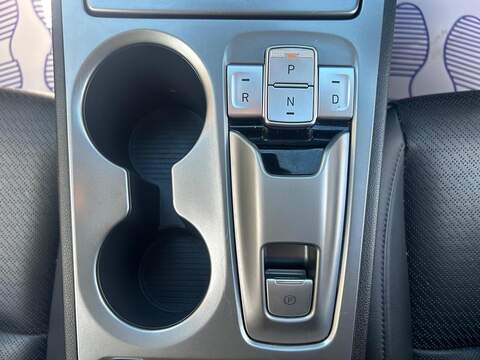 Hyundai KONA 64kWh Premium SE SUV 5dr Electric Auto (7kW Charger) (204 ps) - U752