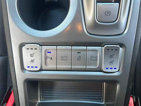 Hyundai KONA 64kWh Premium SE SUV 5dr Electric Auto (7kW Charger) (204 ps) - U752