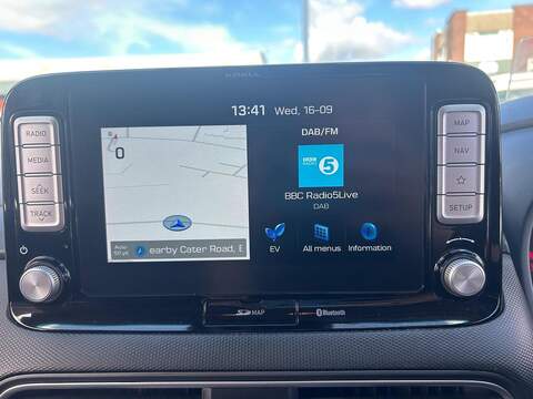 Hyundai KONA 64kWh Premium SE SUV 5dr Electric Auto (7kW Charger) (204 ps) - U752