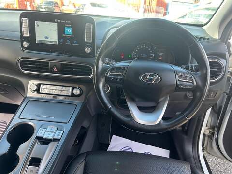 Hyundai KONA 64kWh Premium SE SUV 5dr Electric Auto (7kW Charger) (204 ps) - U752