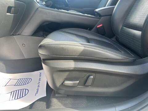Hyundai KONA 64kWh Premium SE SUV 5dr Electric Auto (7kW Charger) (204 ps) - U752