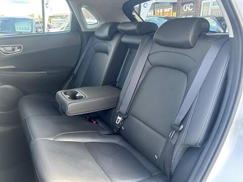 Hyundai KONA 64kWh Premium SE SUV 5dr Electric Auto (7kW Charger) (204 ps) - U752