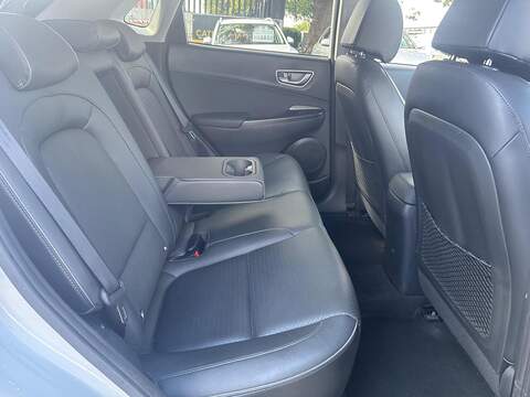 Hyundai KONA 64kWh Premium SE SUV 5dr Electric Auto (7kW Charger) (204 ps) - U752