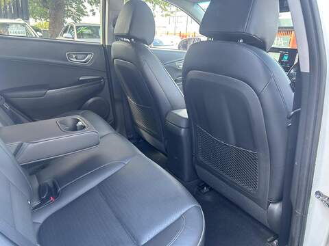 Hyundai KONA 64kWh Premium SE SUV 5dr Electric Auto (7kW Charger) (204 ps) - U752
