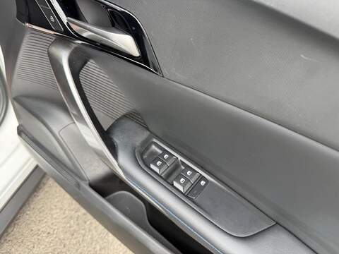 MG MG4 51kWh SE Hatchback 5dr Electric Auto (170 ps) - U756