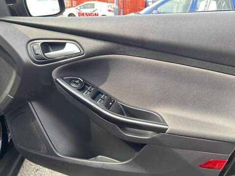Ford Focus 1.0T EcoBoost Titanium Hatchback 5dr Petrol Manual Euro 6 (s/s) (100 ps) - U76