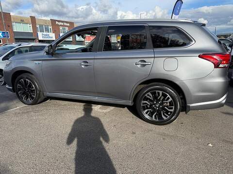 Mitsubishi Outlander 2.0h 12kWh 4h SUV 5dr Petrol Plug-in Hybrid CVT 4WD Euro 6 (s/s) (200 ps) - U762