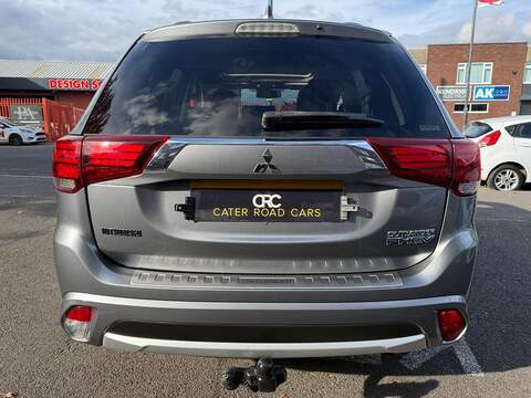 Mitsubishi Outlander 2.0h 12kWh 4h SUV 5dr Petrol Plug-in Hybrid CVT 4WD Euro 6 (s/s) (200 ps) - U762