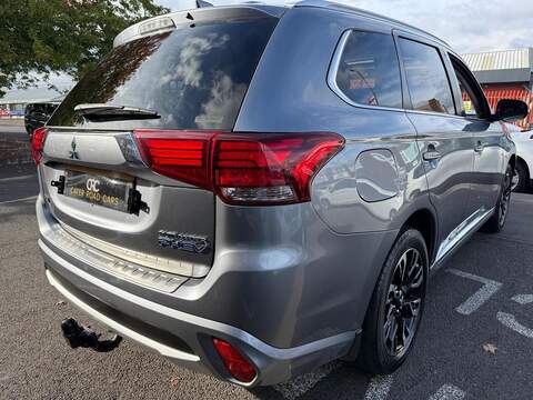 Mitsubishi Outlander 2.0h 12kWh 4h SUV 5dr Petrol Plug-in Hybrid CVT 4WD Euro 6 (s/s) (200 ps) - U762