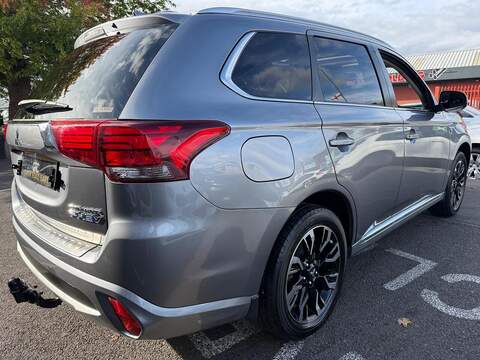 Mitsubishi Outlander 2.0h 12kWh 4h SUV 5dr Petrol Plug-in Hybrid CVT 4WD Euro 6 (s/s) (200 ps) - U762