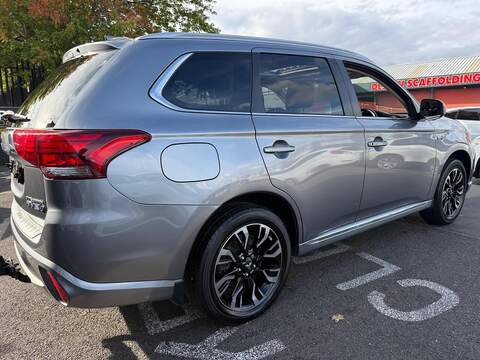 Mitsubishi Outlander 2.0h 12kWh 4h SUV 5dr Petrol Plug-in Hybrid CVT 4WD Euro 6 (s/s) (200 ps) - U762