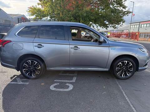 Mitsubishi Outlander 2.0h 12kWh 4h SUV 5dr Petrol Plug-in Hybrid CVT 4WD Euro 6 (s/s) (200 ps) - U762