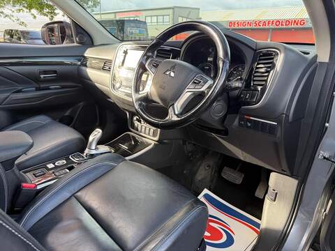 Mitsubishi Outlander 2.0h 12kWh 4h SUV 5dr Petrol Plug-in Hybrid CVT 4WD Euro 6 (s/s) (200 ps) - U762