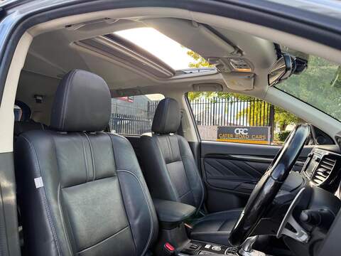 Mitsubishi Outlander 2.0h 12kWh 4h SUV 5dr Petrol Plug-in Hybrid CVT 4WD Euro 6 (s/s) (200 ps) - U762