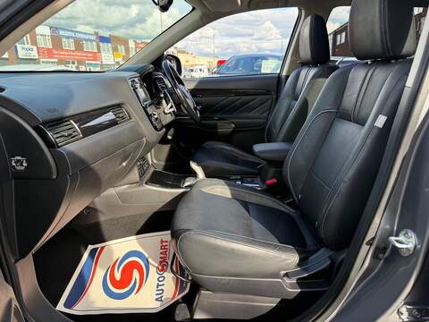 Mitsubishi Outlander 2.0h 12kWh 4h SUV 5dr Petrol Plug-in Hybrid CVT 4WD Euro 6 (s/s) (200 ps) - U762
