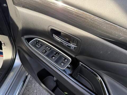 Mitsubishi Outlander 2.0h 12kWh 4h SUV 5dr Petrol Plug-in Hybrid CVT 4WD Euro 6 (s/s) (200 ps) - U762