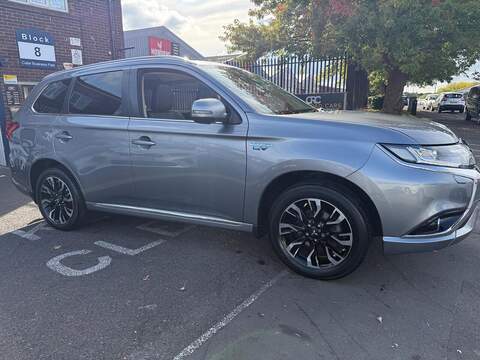 Mitsubishi Outlander 2.0h 12kWh 4h SUV 5dr Petrol Plug-in Hybrid CVT 4WD Euro 6 (s/s) (200 ps) - U762