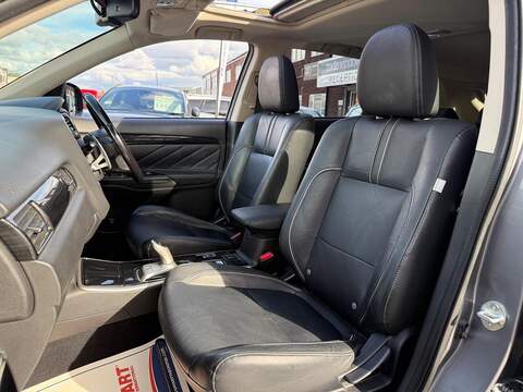 Mitsubishi Outlander 2.0h 12kWh 4h SUV 5dr Petrol Plug-in Hybrid CVT 4WD Euro 6 (s/s) (200 ps) - U762