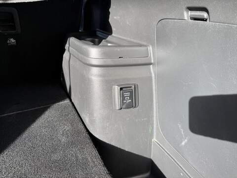 Mitsubishi Outlander 2.0h 12kWh 4h SUV 5dr Petrol Plug-in Hybrid CVT 4WD Euro 6 (s/s) (200 ps) - U762