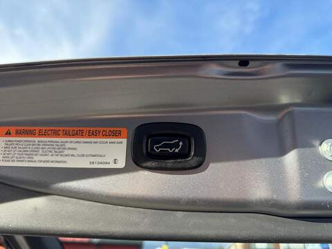 Mitsubishi Outlander 2.0h 12kWh 4h SUV 5dr Petrol Plug-in Hybrid CVT 4WD Euro 6 (s/s) (200 ps) - U762