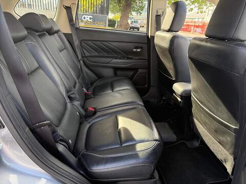 Mitsubishi Outlander 2.0h 12kWh 4h SUV 5dr Petrol Plug-in Hybrid CVT 4WD Euro 6 (s/s) (200 ps) - U762
