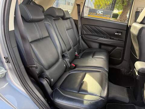 Mitsubishi Outlander 2.0h 12kWh 4h SUV 5dr Petrol Plug-in Hybrid CVT 4WD Euro 6 (s/s) (200 ps) - U762