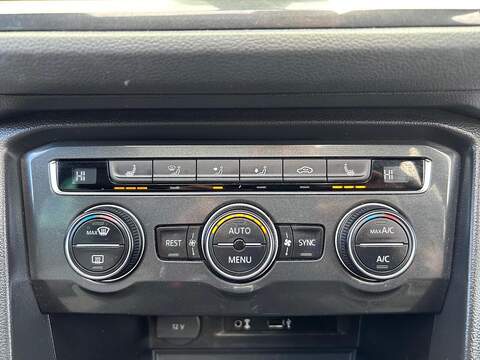 Volkswagen Tiguan 2.0 TDI R-Line SUV 5dr Diesel DSG 4Motion Euro 6 (s/s) (150 ps) - U767