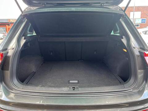 Volkswagen Tiguan 2.0 TDI R-Line SUV 5dr Diesel DSG 4Motion Euro 6 (s/s) (150 ps) - U767