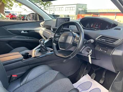 Peugeot 3008 1.2 PureTech Allure SUV 5dr Petrol Manual Euro 6 (s/s) (130 ps) - U769