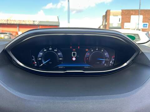 Peugeot 3008 1.2 PureTech Allure SUV 5dr Petrol Manual Euro 6 (s/s) (130 ps) - U769
