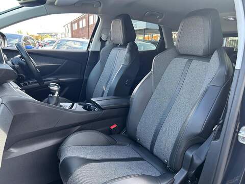 Peugeot 3008 1.2 PureTech Allure SUV 5dr Petrol Manual Euro 6 (s/s) (130 ps) - U769