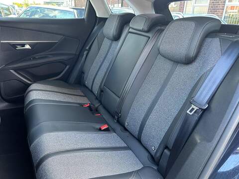 Peugeot 3008 1.2 PureTech Allure SUV 5dr Petrol Manual Euro 6 (s/s) (130 ps) - U769