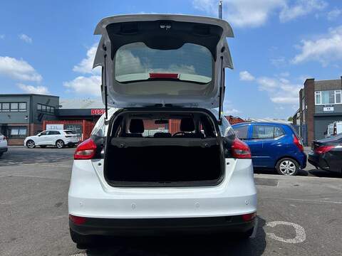 Ford Focus 1.0T EcoBoost Zetec Edition Hatchback 5dr Petrol Manual Euro 6 (s/s) (125 ps) - U79