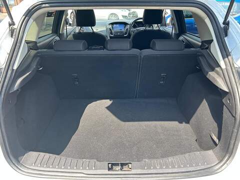 Ford Focus 1.0T EcoBoost Zetec Edition Hatchback 5dr Petrol Manual Euro 6 (s/s) (125 ps) - U79