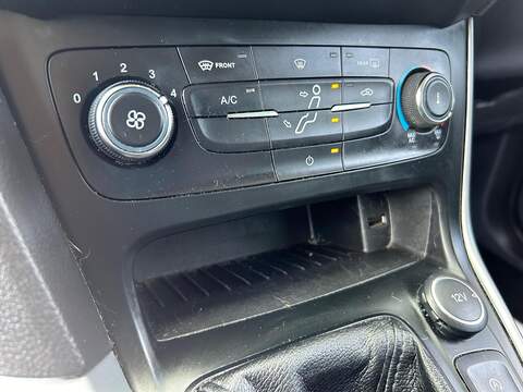 Ford Focus 1.0T EcoBoost Zetec Edition Hatchback 5dr Petrol Manual Euro 6 (s/s) (125 ps) - U79