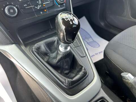 Ford Focus 1.0T EcoBoost Zetec Edition Hatchback 5dr Petrol Manual Euro 6 (s/s) (125 ps) - U79